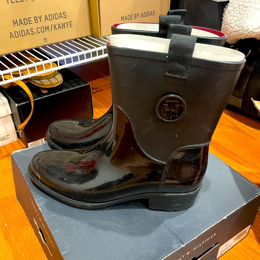 Tommy Hilfiger Rainboots Black size 8